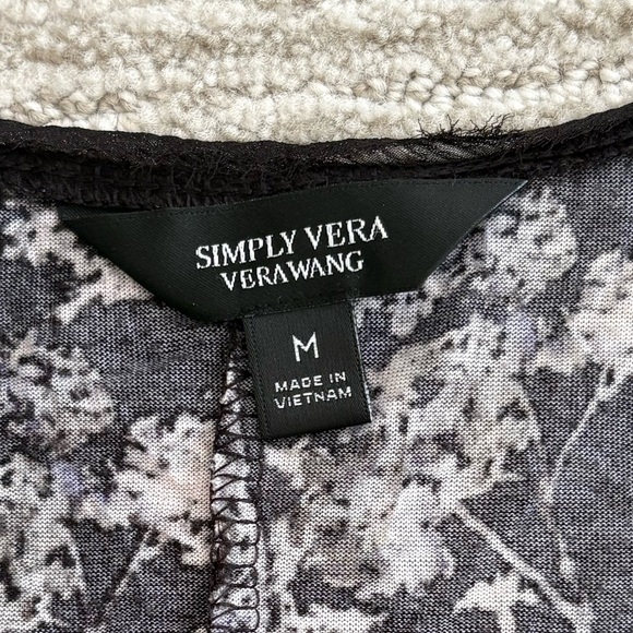 Simply Vera Wang Floral Short Sleeve Tee Womens Size M Black Sheer Crinkled Hem - Picture 2 of 12